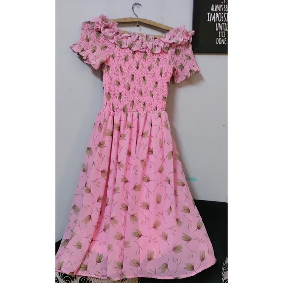 Dresses & Skirts - Pink Floral Midi Dress